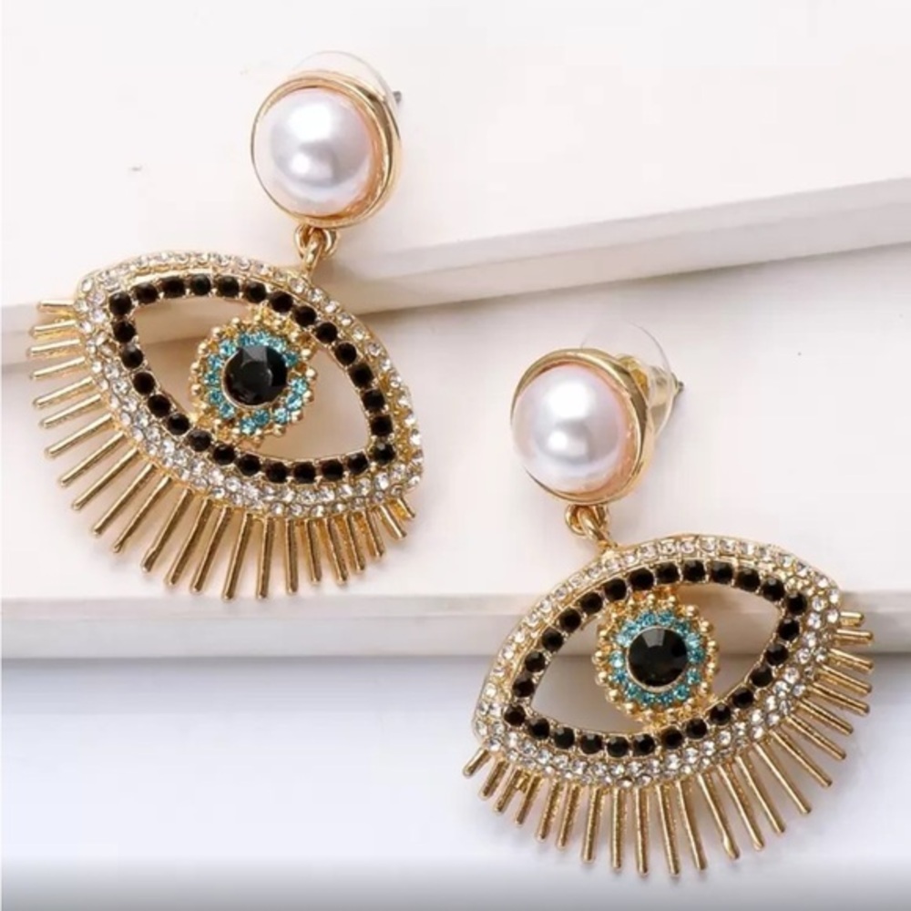 ✨NEW Pearl Elegant Gold tone and Black Eye Earrings